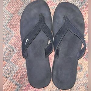 Women’s Nike Flip Flops Size 8w!